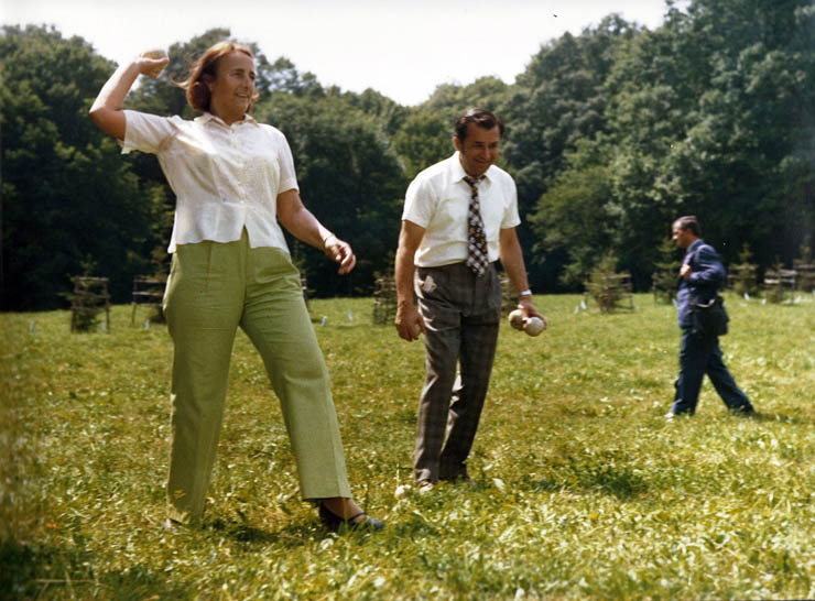 [Iliescu+baiatul+de+mingii+al+Elenei+Ceausescu.jpg]