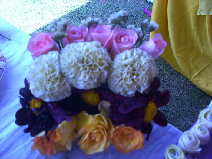 corner table arrangement