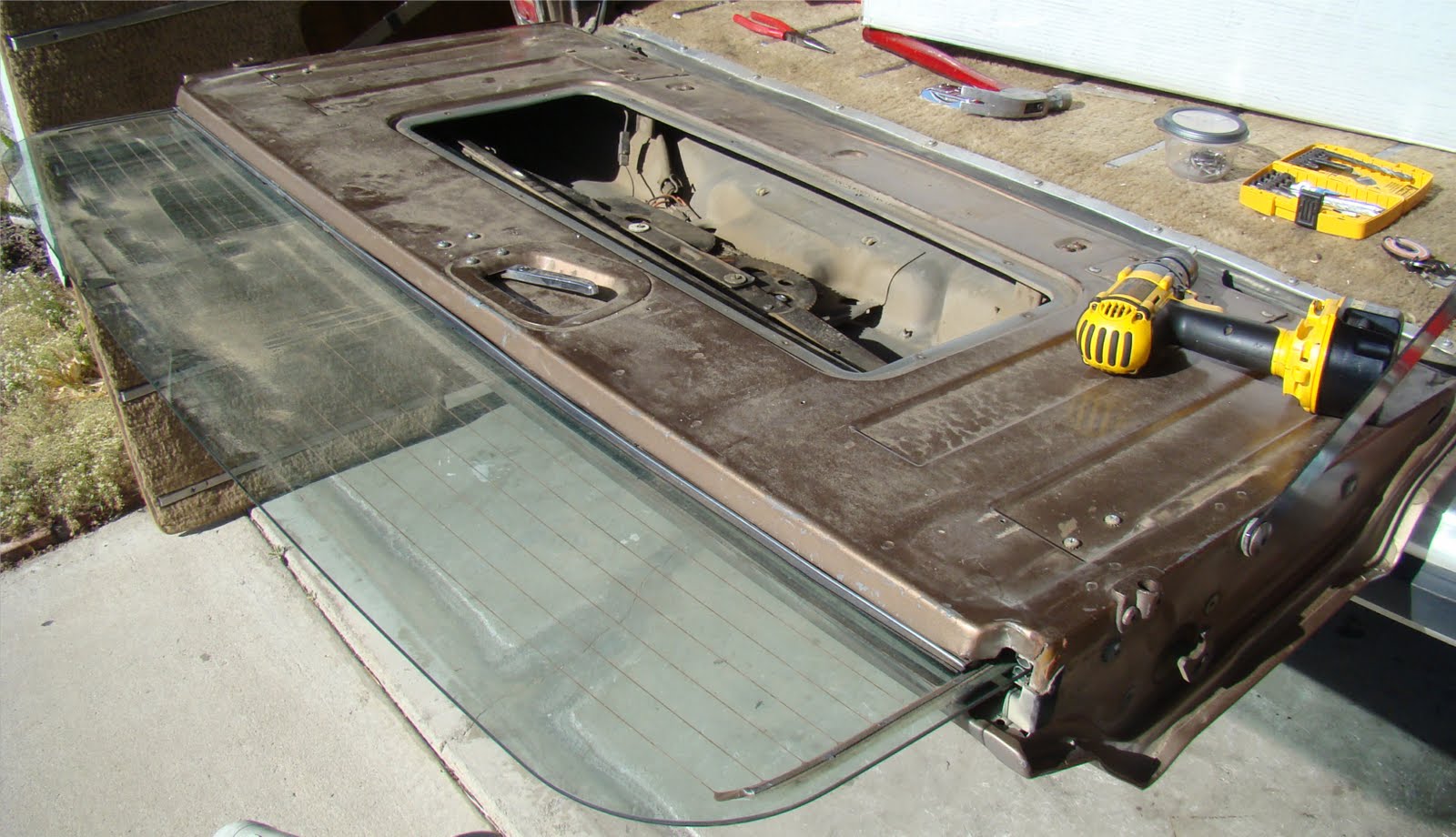 My FSJ Project Working on the tailgate