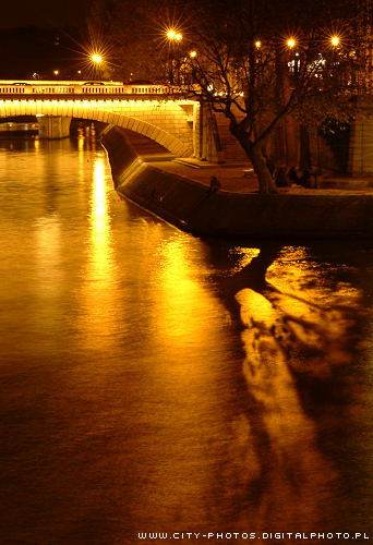 [night_photos_Paris_Seine_river.jpg]