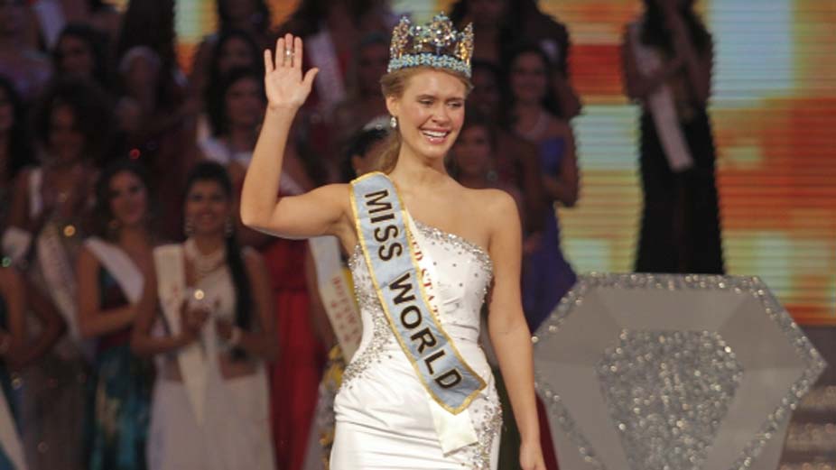 Мисс мира платье американки. Лента мисс мира. Александрия миллс фото. Милл мисс. Мисс мира 2010 победительница.