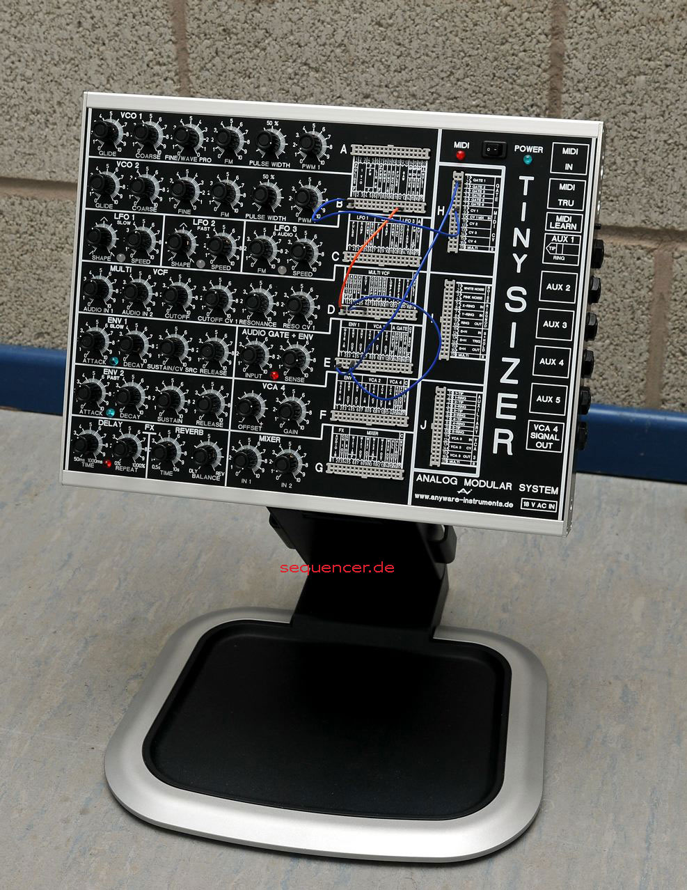 [Tiny-on-the-Wall.jpg"&gt]