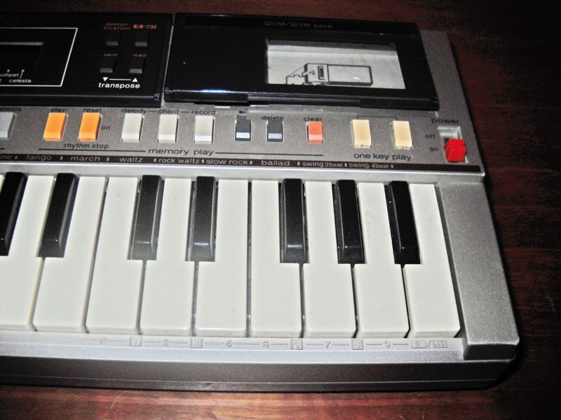 MATRIXSYNTHB Casio PT50 Vintage Mini Synth w/ 2 Rom Packs