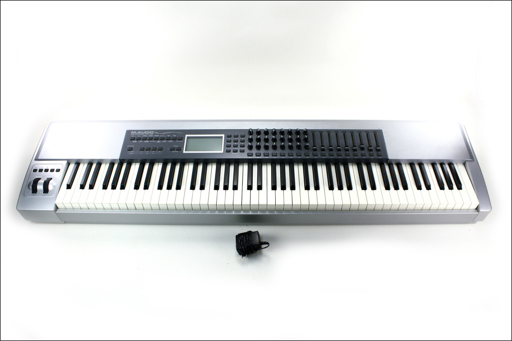 Синтезатор кейборд. Клавиатура m-audio keystation pro 88. Midi-клавиатура worlde easykey. Midi клавиатура необычной формы. Синтезатор миди клавиатура.