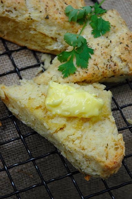 Scones with herbs and cheese