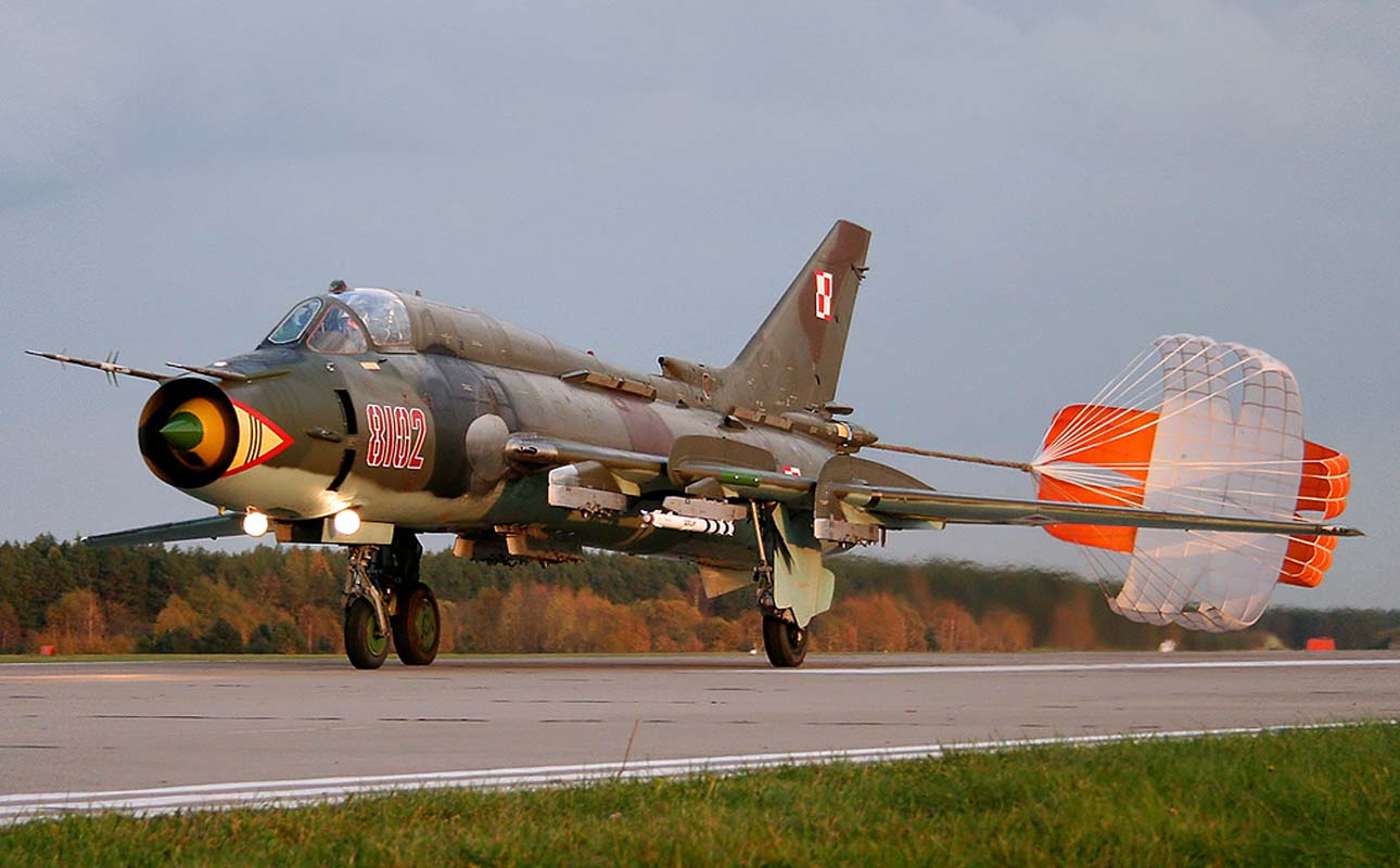 су-22 истребитель-бомбардировщик. су-20 самолет. истребитель-бомбардировщик су-17м3. пвд на су-17. су-17 истребитель-бомбардировщик.