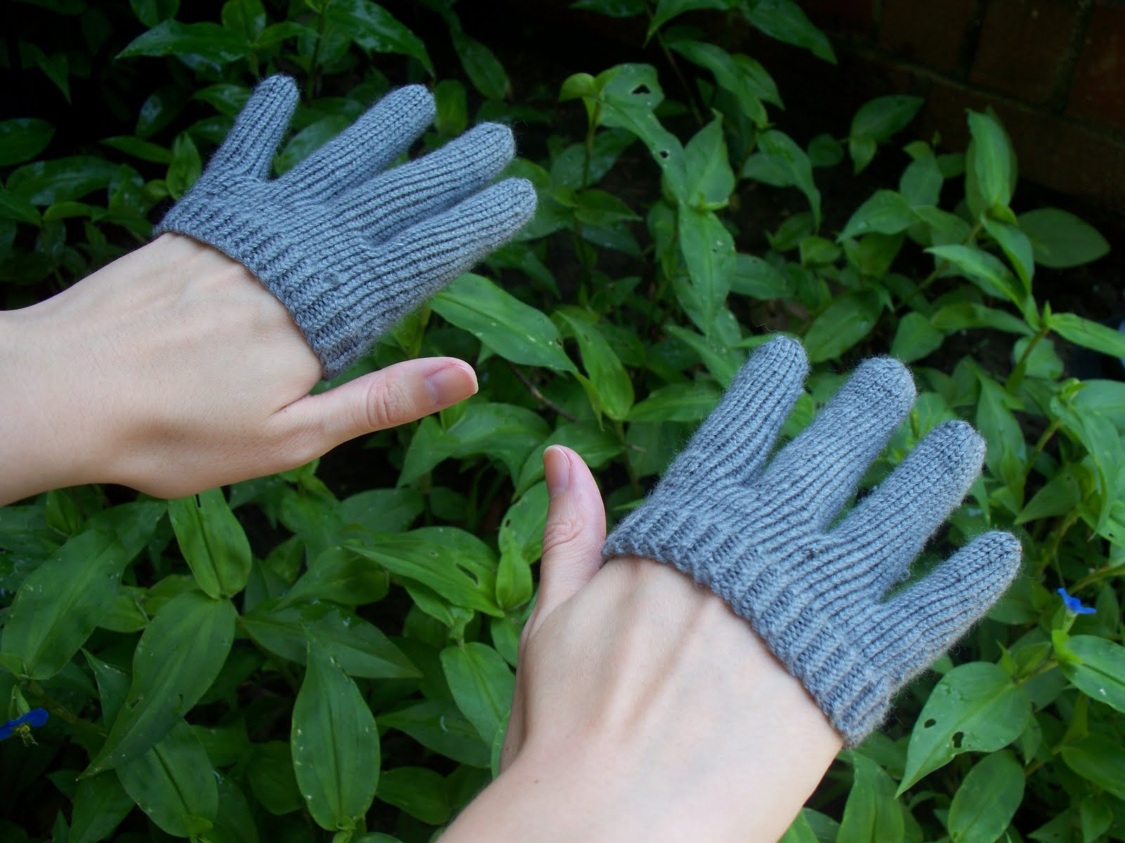 Misadventures in knitting ONLY Finger Gloves