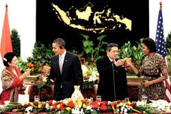 Obama, first lady to visit Indonesia
