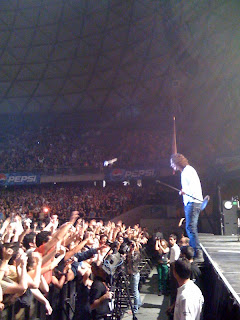 Chris Cornell twitteando desde el pepsi fest