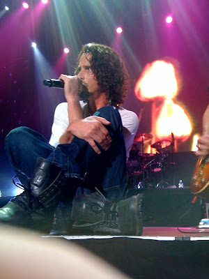 Chris Cornell twitteando desde el pepsi fest