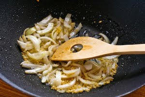 Garlic-Lover's Vegetable Stir Fry with Eggplant, Zucchini, and Yellow Squash found on KalynsKitchen.com Garlic-Lover's Vegetable Stir Fry with Eggplant, Zucchini, and Yellow Squash found on KalynsKitchen.com