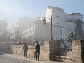 [puente-niebla.jpg]