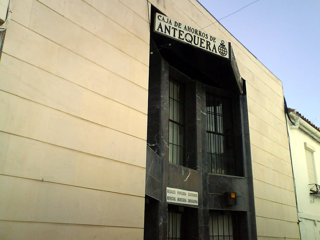 [Caja+de+Antequera+1.JPG]