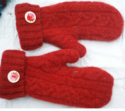 Walnut Spinney: Felted fleece-lined mittens for Christmas