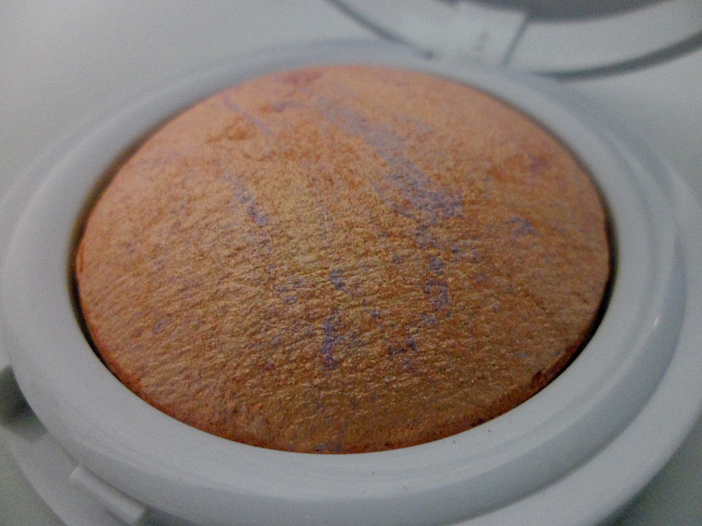 A Haute Passion Hard Candy Baked Blush in Honeymoon