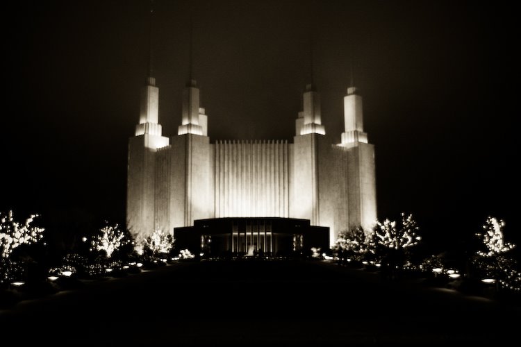 [08Dec19_temple-lights_44.jpg]