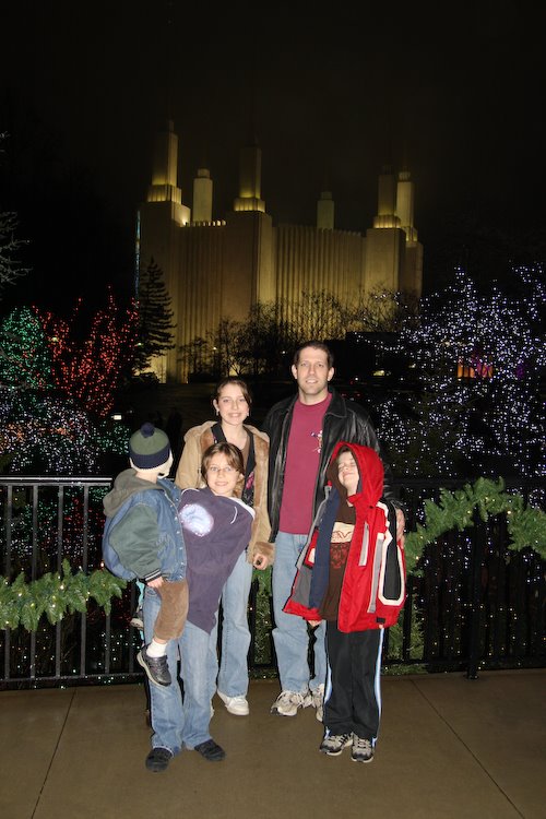 [08Dec19_temple-lights_24.jpg]