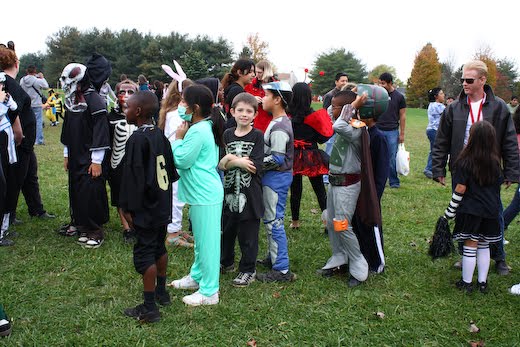 [09Oct30_Halloween_8.jpg]