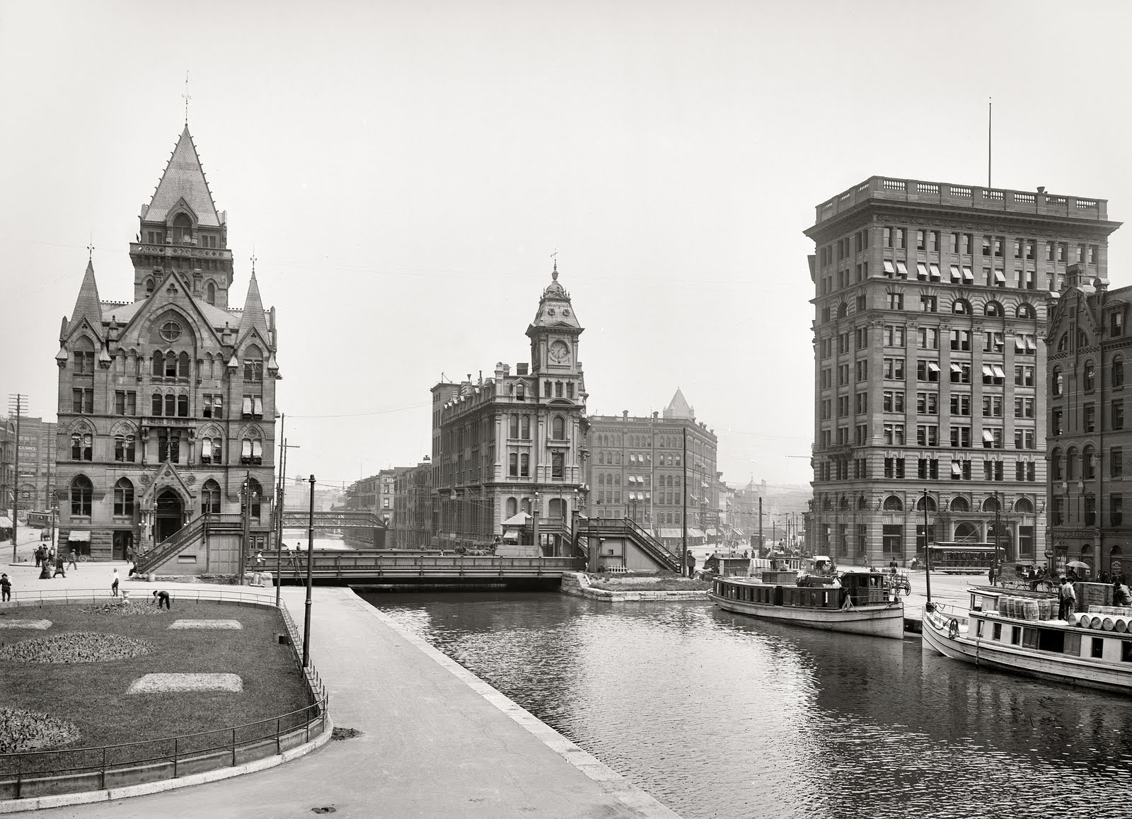 [1904+Erie+Canal+at+Salina+Street,+Syracuse.jpg]