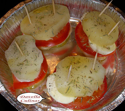 “Etaj” de cartofi, tomate italiene si branza bocconcini / Etage de pommes de terre, tomates et bocconcini