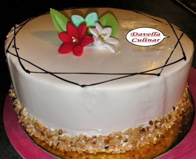 Gâteau d'anniversaire Mario avec de la crème de vanille_Tort MARIO cu crema de vanilie