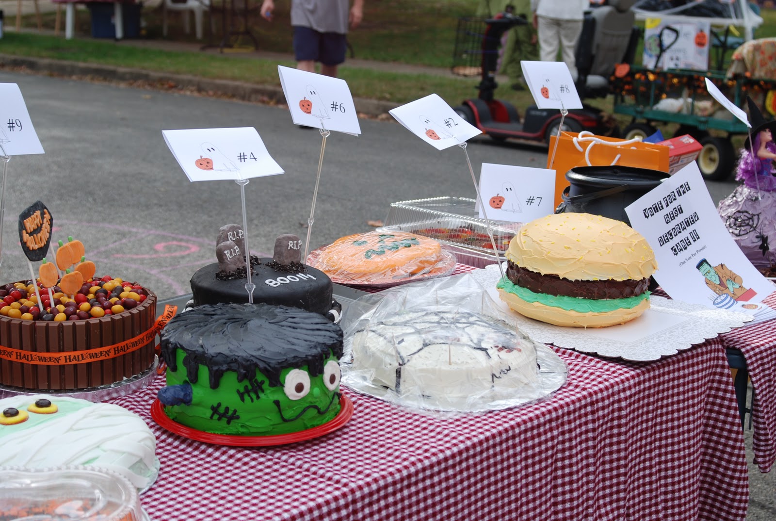 Everyday Mom Halloween Cake everyday-mom-halloween-cake