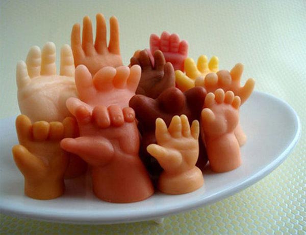 [hands.jpg]