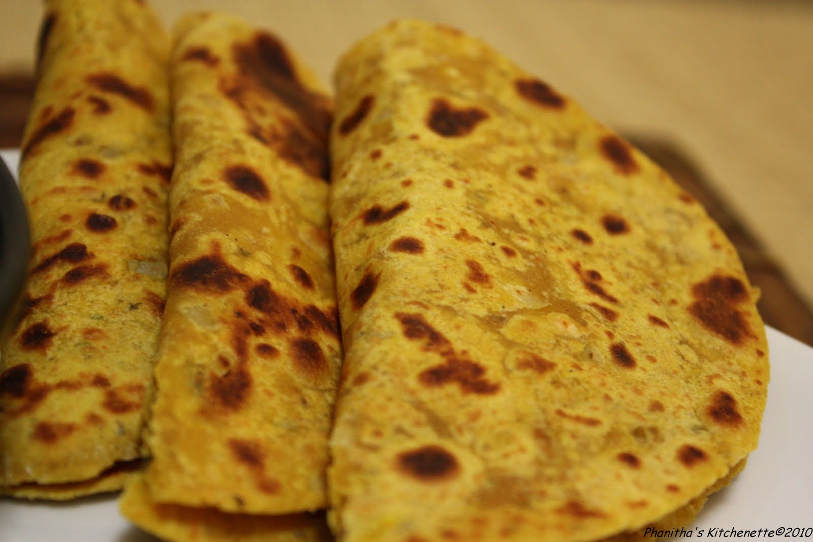 Phanitha's Kitchenette: Missi roti and Daal Tadka