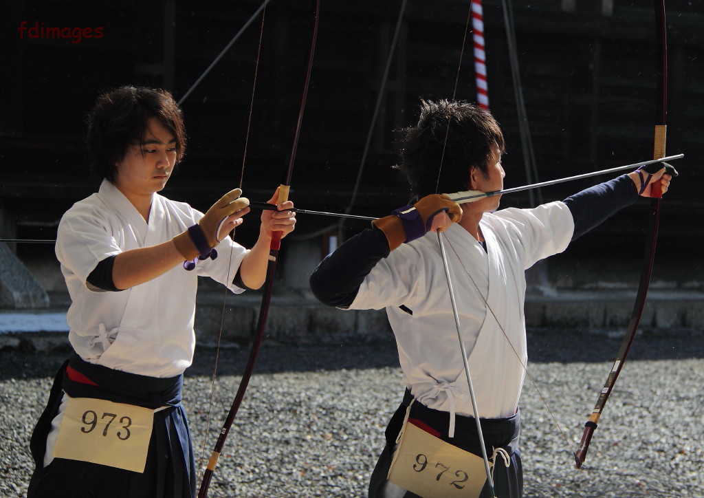 Kyoto images 京都 の 写真 Archery contest at Sanjusangendo