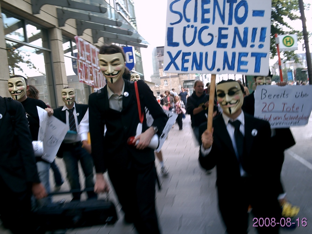[Anonymous+Protest+16+August+2008+-+Europe+-+Hamburg+02.jpg]
