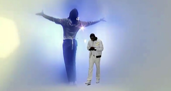 Clipe oficial de Hold My Hand (Michael e Akon)