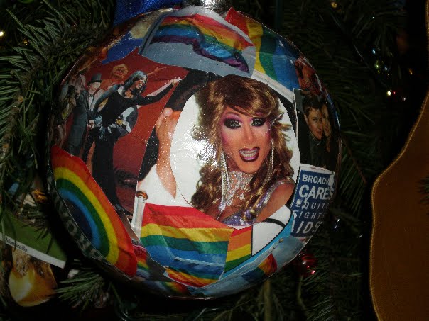 [White+House+tree+drag+queen.jpg]