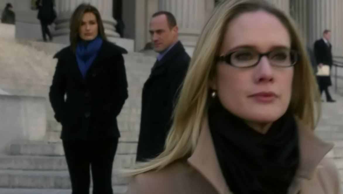 [witness+law+order+svu+benon+and+stabler+and+cabot+hargitay+meloni+march.JPG]