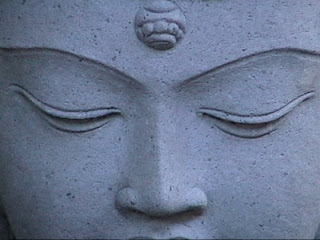 http://4.bp.blogspot.com/_t7gzdFMtqpQ/TQA6nbPktMI/AAAAAAAACeI/qmbzTx361z8/s1600/Stone_Buddha_by_bkapke.jpg