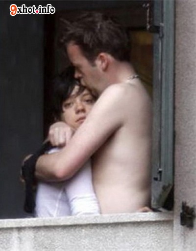 [lily-allen-topless-1-07_GF.jpg]