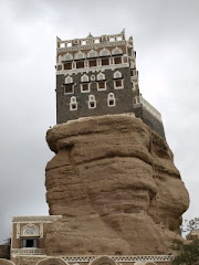 An old palace that used to belong to the Sultan. It is in Wadi Dhahr, Sana'a.