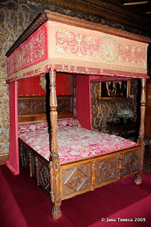 old bed in chateau de Chenonceau