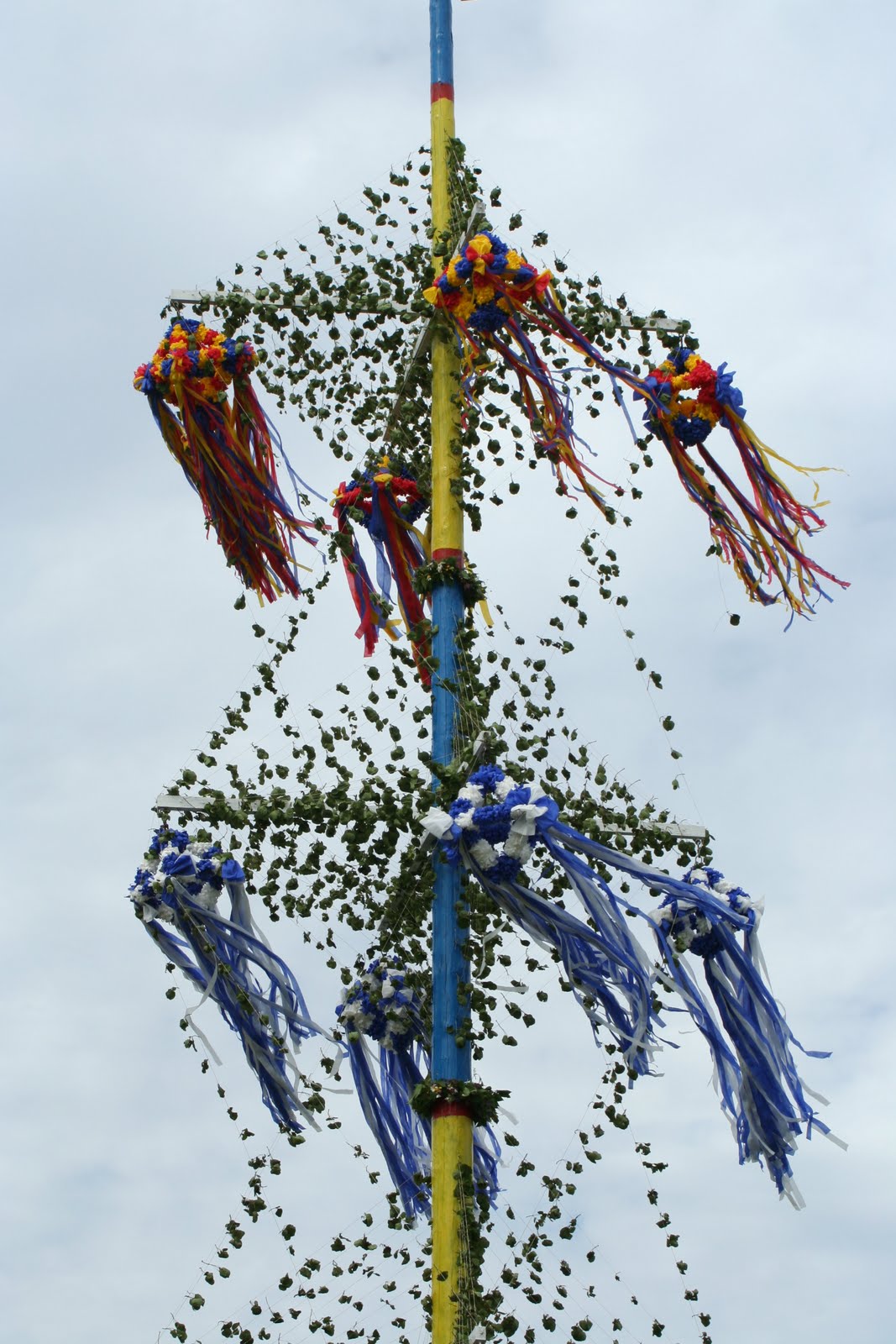 h-r-och-d-r-och-verallt-midsommar-p-land