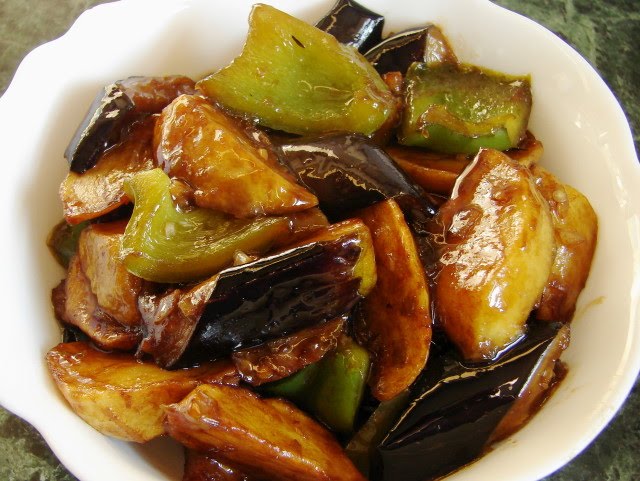 Di San Xian 地三鮮 (stir fried potato, aubergine and green pepper)