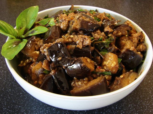 Spicy aubergine with basil