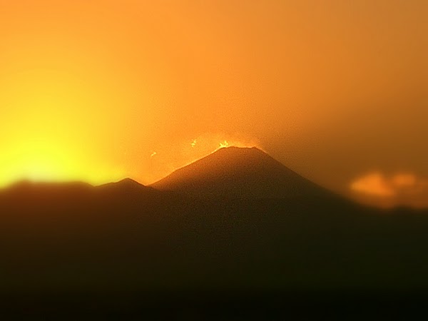 JAPAN - Mt. Fuji at dusk / @JDumas