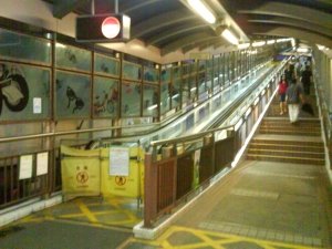 [080822escalator.jpg]