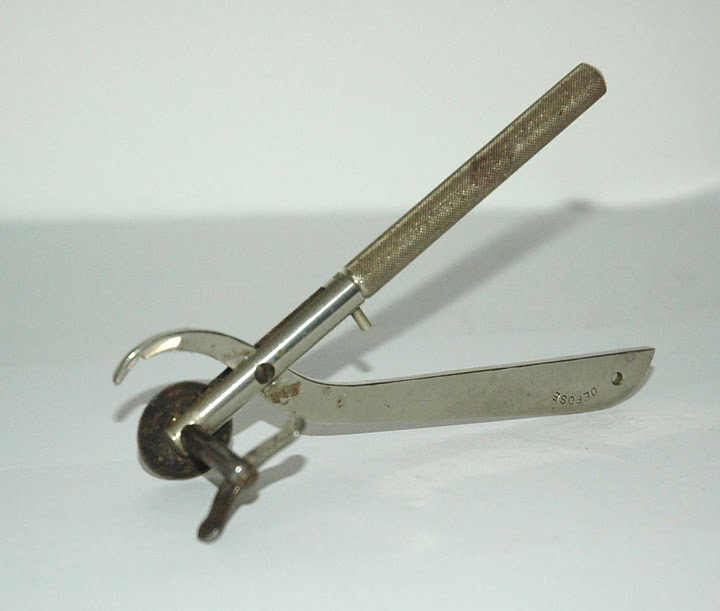 BIJOUX ET PIERRES PRECIEUSES OUTILS DU BIJOUTIERJOAILLIER de A à D.