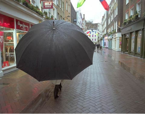 Umbrella Etiquette 101 Courtesy Of Vancity Buzz News Vancity Buzz