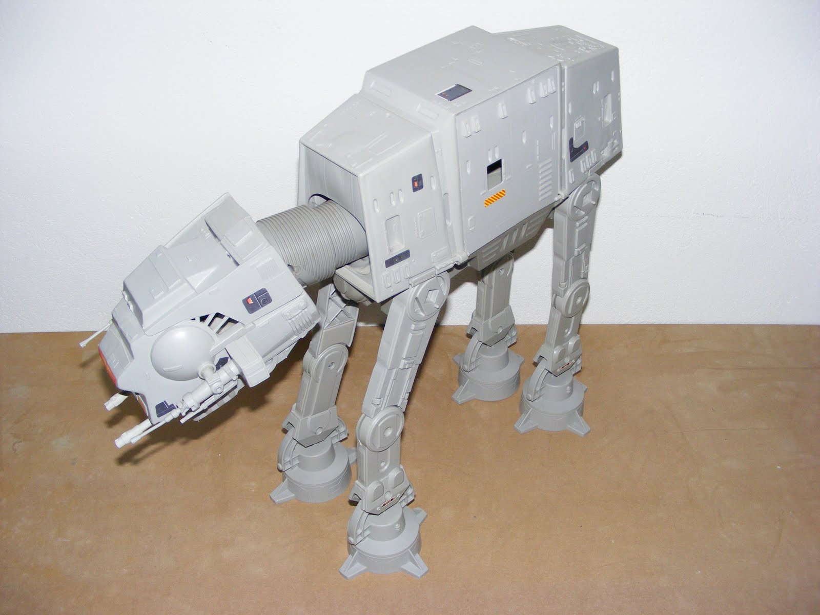 OTRAS+COLECCIONES+-+STAR+WARS+-+AT+AT+01.JPG