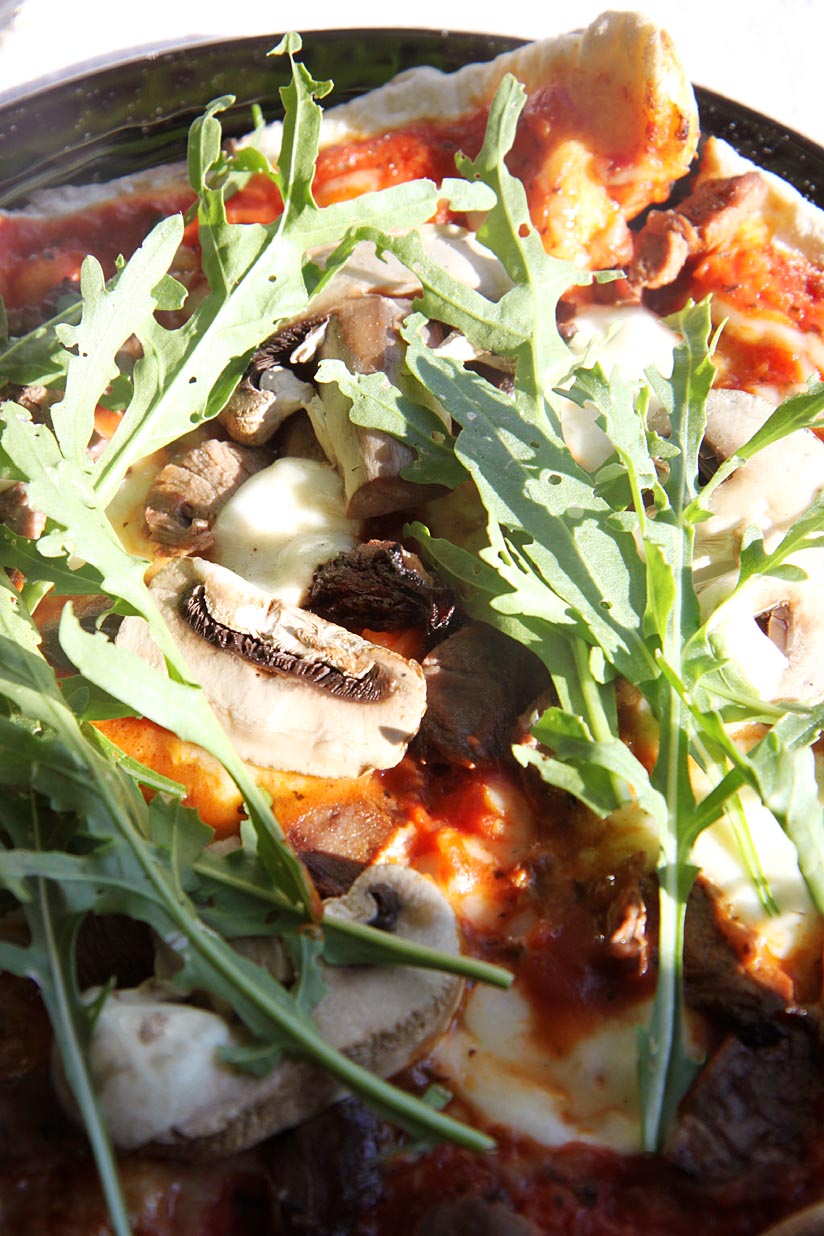 SILLÄ SIPULI Pizza grilliin kivelle