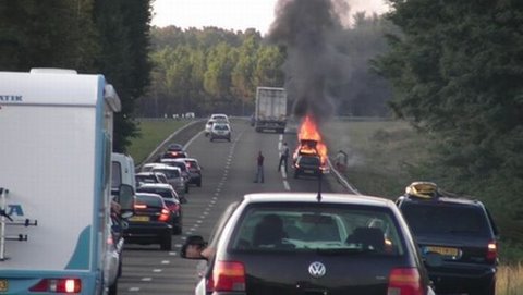 [burning+cars+flickzzz.com+2012-731667.jpg]