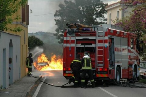 [burning+cars+flickzzz.com+2010-731376.jpg]