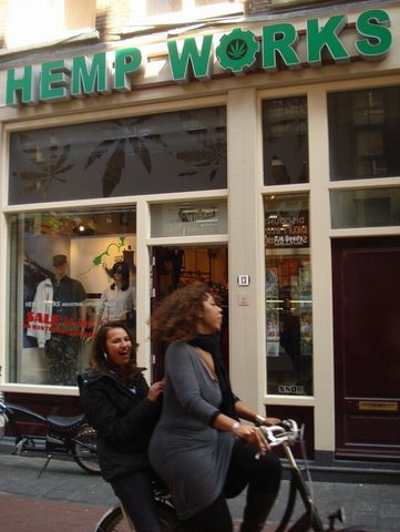 [coffee+shops+in+amsterdam+flickzzz.com+2006-718072.jpg]