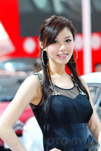 [flickzzz.com+japanese+models+in+car+show+019-771680.jpg]